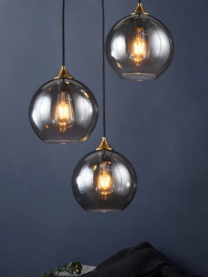 Moderne_Pendelleuchte_mit_Glaskugeln__Dimmbar_und_Elegantes_Design_1